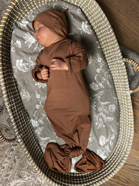 Baby knot gown and hat set in caramel#color_caramel